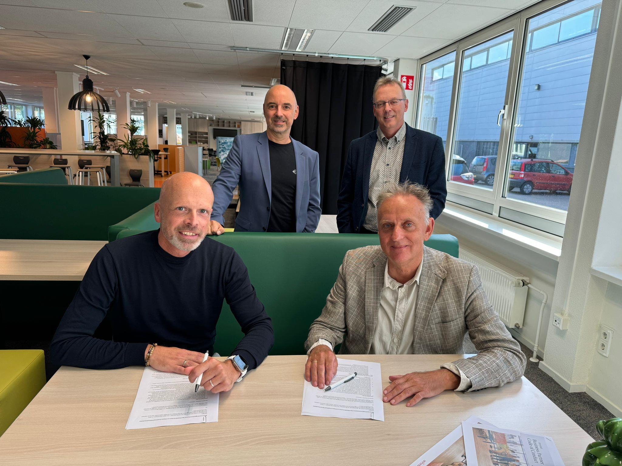 Gipsen Presikhaaf Schoolmeubelen 