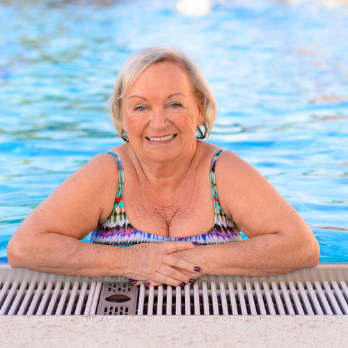 Zwemfit 55+ Fifty Fit De Grote Koppel Senior dame in het zwembad, Zwemfit 55+ Fifty Fit De Grote Koppel