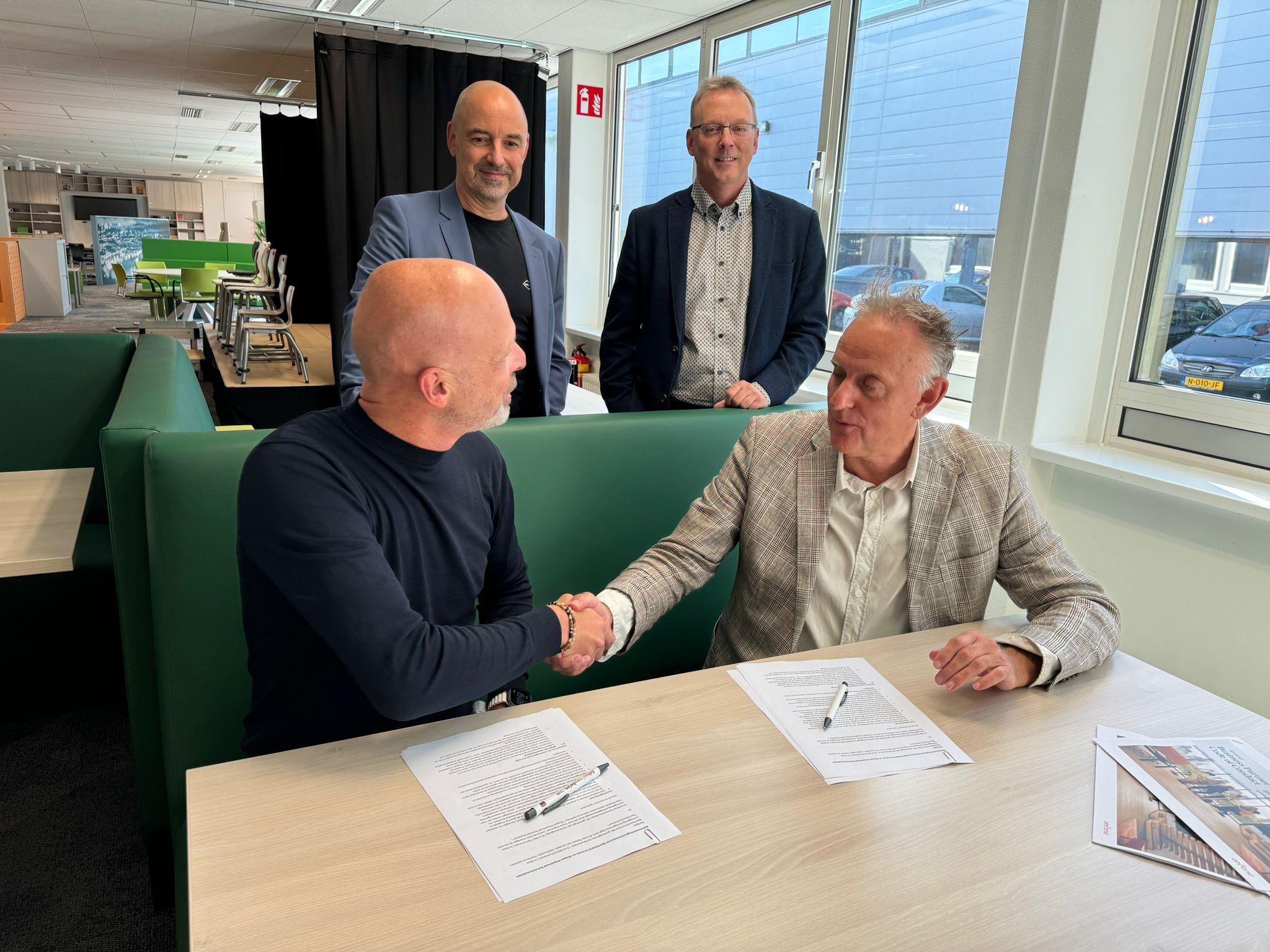 Gipsen schoolmeubelen presikhaaf